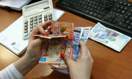 Тысячам казахстанцев простят кредиты